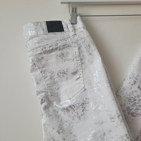 NWT Bluenotes Ankle Jeggings White with Silver Metallic Floral Pattern Size 25 - Picture 9 of 14